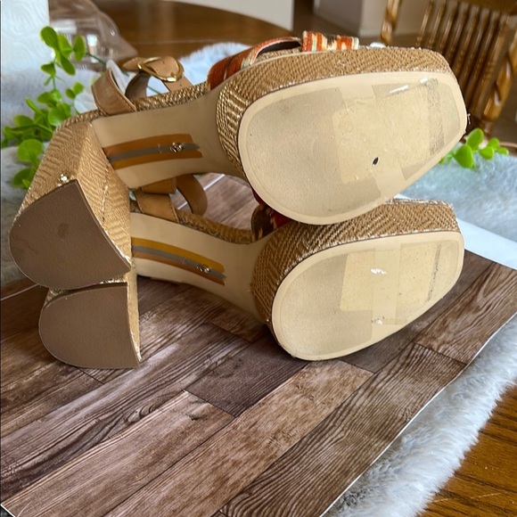 Women's Tan and Multicolor Platform Sandals - Picture 7 of 8
